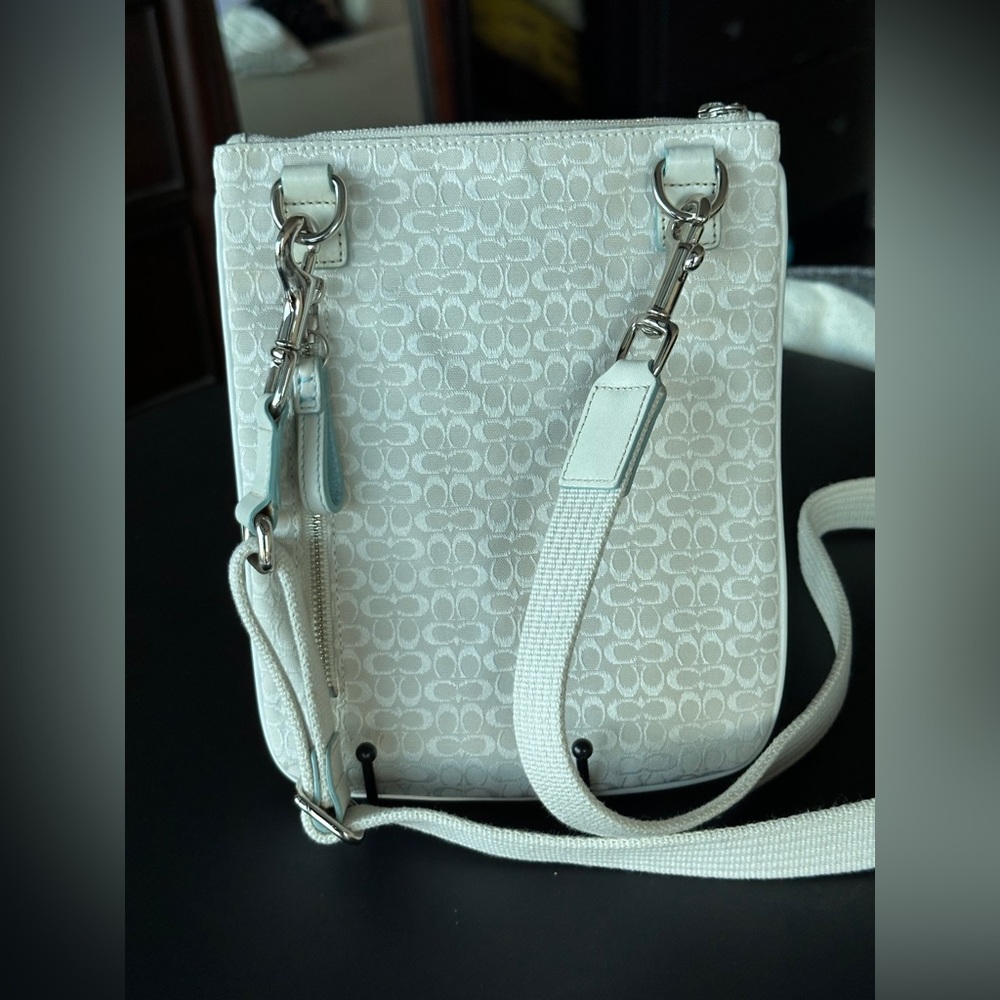Coach white Micro C pattern Swingpack & embroidered bee & flowers RARE Y2K 2006 - Picture 12 of 13